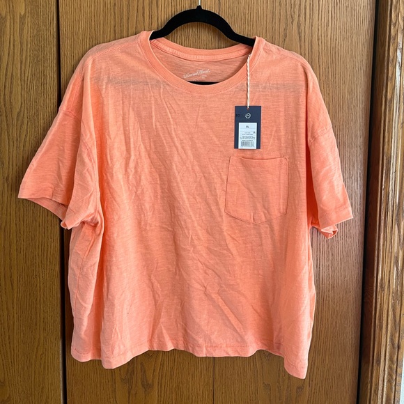 Universal Thread Tops - Universal Thread tee